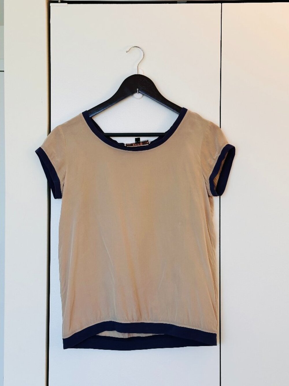Thomas Pink Collection Nude/Navy Contrast Collar Silk Blouse - Size XS